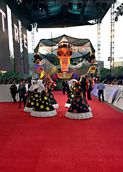 Spectre world premiere - Day of the Dead dancers in Mexico City